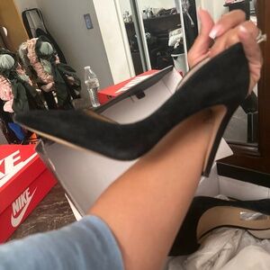 Inc kenjabks Black suede pump 7 wide